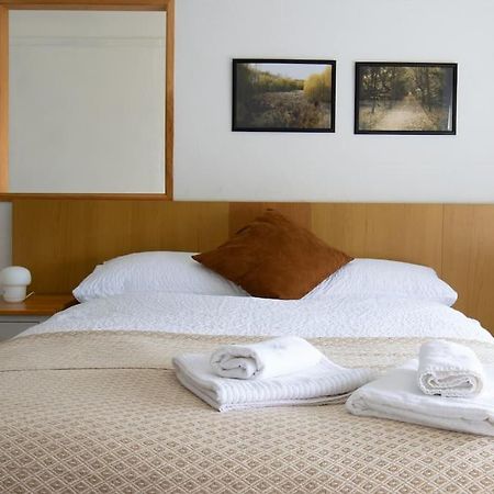 One-Bedroom Flat In Cheam Village Екстериор снимка