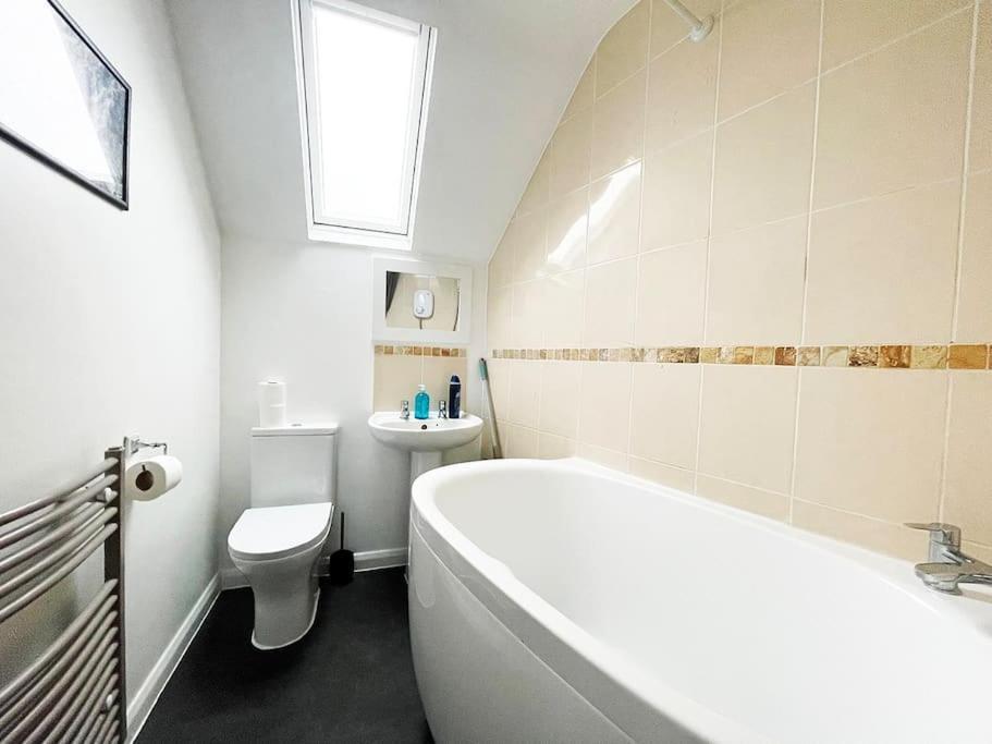 One-Bedroom Flat In Cheam Village Екстериор снимка